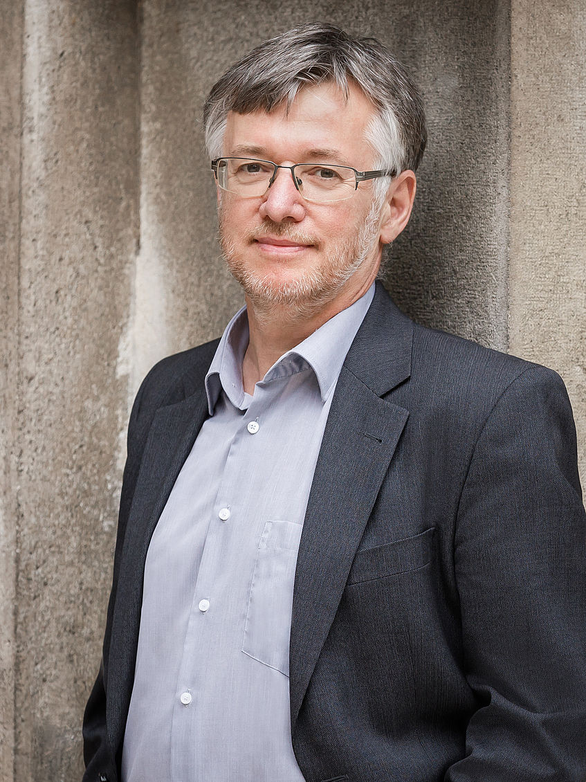  Hans Schelkshorn, Vorstand des Instituts für Interkulturelle Religionsphilosophie der Universität Wien